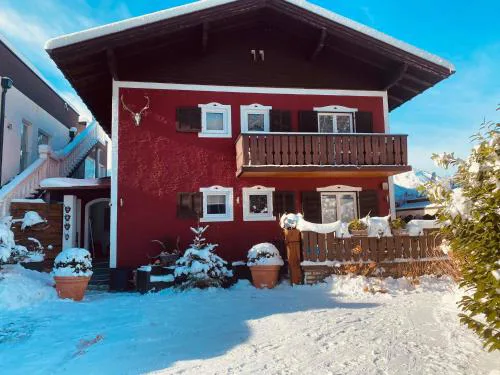 Chalet Austria, famous ski areas around us, 15 min to salzburg city, direct mountain view, up to 10 people