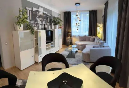 Haus Schmidhuber Ferienwohnung 1 mit 2 Schlafzimmern und Terrasse