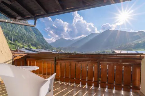 Alan Apartment in Kaprun close to Ski Bus - Amazing view - Central Location