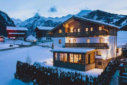 Serviced Luxury Chalet Evi, Ski-in Ski-out
