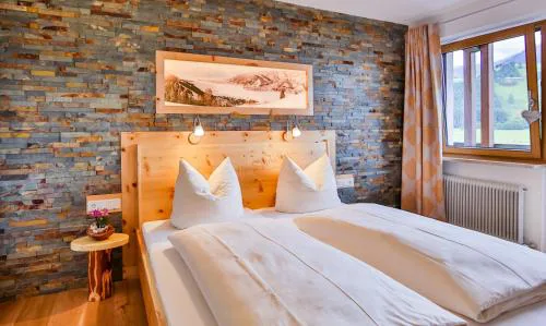 Simone's Platzerl - inklusive täglichem freien Eintritt Tauern Spa - nur 5 Gehminuten, Sommerkarte, privatem Garten mit Schwimmteich, Grill und Saunabereich