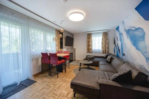 ELLIS Apartment