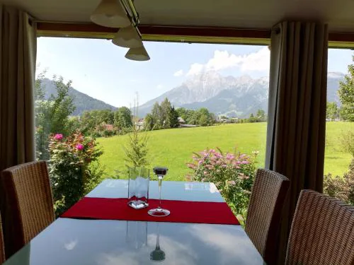 Apartment mit Terrasse und Garten