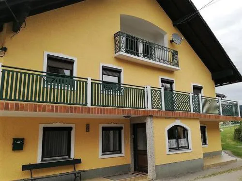 GreenNest Retreat & parking