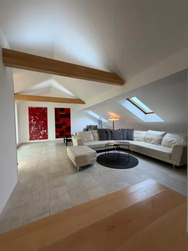 undertheroof at