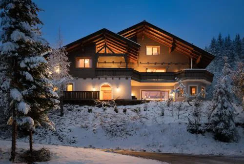Designferienhaus Luxus Bergchalet XXL Ski In-Out Snow Space Wagrain Flachau