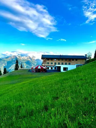 GLOCKNERALM - HIKING- and SKIHOTEL exklusively accessible by cable car