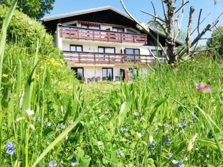 Ferienwohnung Tschengla mit eigener Sonnenterrasse - Wiese - Wlan - Netflix
