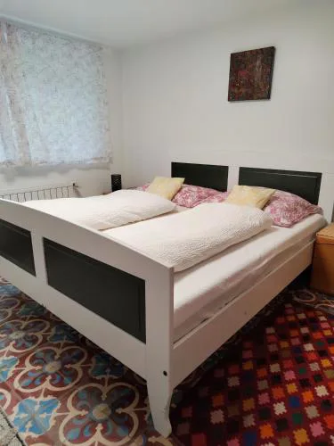 Doppelzimmer mit Gemeinschaftsbad und kleiner Küche Nannen 382
