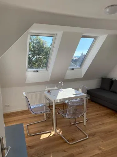 Dachwohnung im Villenviertel