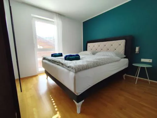 Bella Vista - 85 m2 Ferienwohnung mit überdachtem Parkplatz und Außenstellplatz - Bergblick