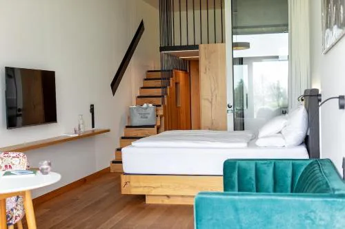 Design-Chalet with Garden, Pool, Spa & Restaurant