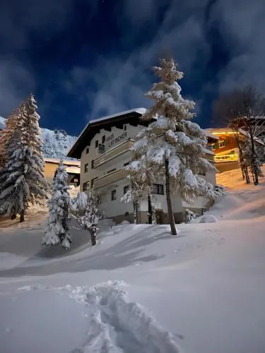 Arlberg Motel Ski-In & Ski-Out access to Austrias largest ski area