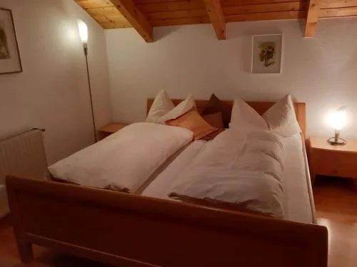 Vermiete ein Doppelzimmer in einem Holzhaus