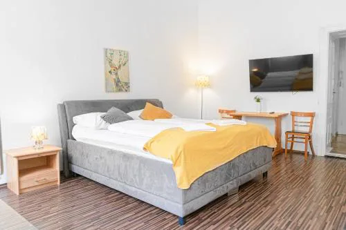 10-Min to City Center Modern 1BR Apt with WIFI, TV