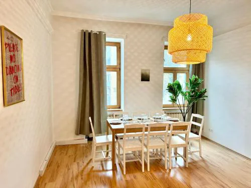 105 m2 Renovated Apartment Near Metro