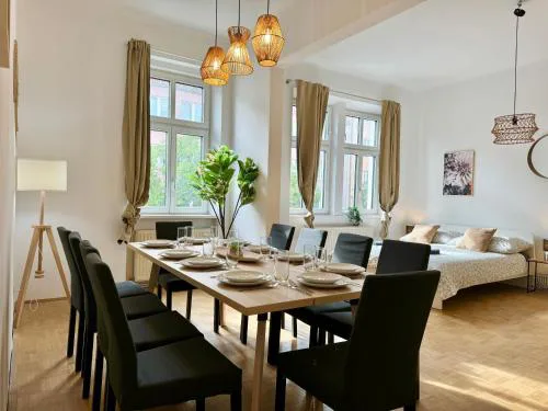 130 m2 Stylish 5-Room Apartment