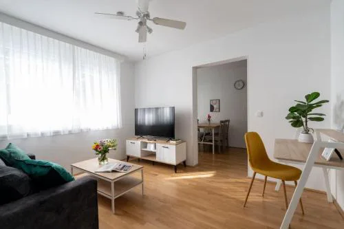 1BR Haven with Swift City Access by HM