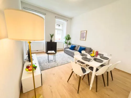 2 Bedroom Apartments, 18 Min to city center, Kitchen, Smart TV