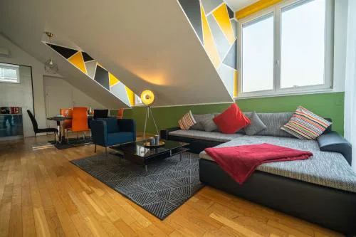 3BR Apartment with Balcony near Naschmarkt City Center