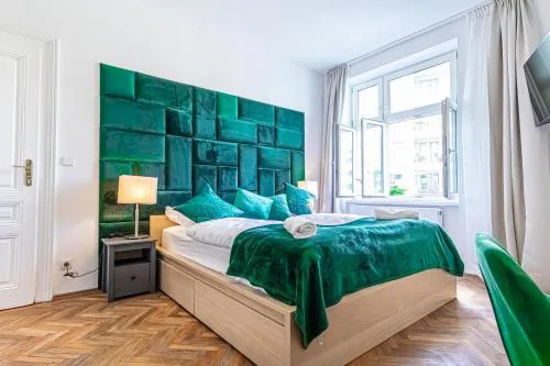 Amazing 3 BR Apt, 15 Min to Landstraße Hub