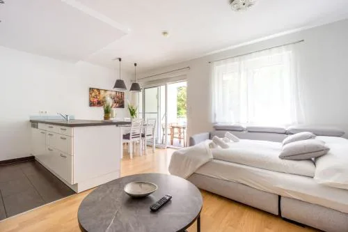 Apartment in quiet Area with Balcony and Parking, Walking distance to U1 Metro