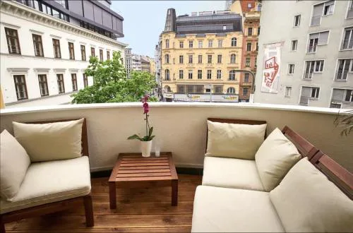 Balcony Oasis Operastreet