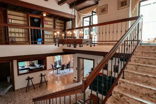 Big quiet Villa with garden and pool