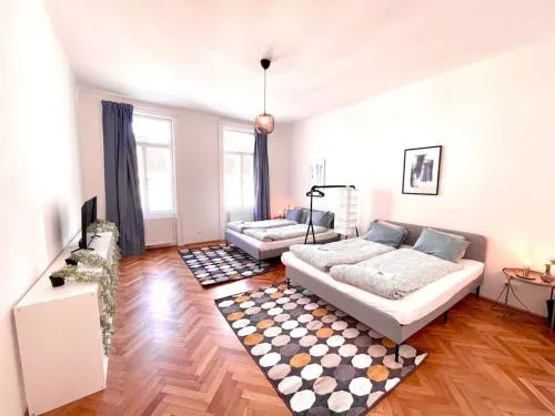 Brand New Spacious & Stylish Aptmt in City-Centre