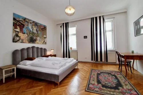 BRIGHT ELEGANT FLAT in Center