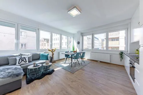 Bright & Sunny by JR City Apartments