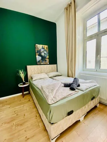 Budget 8BR Apartment with Terrace for 16 Guests