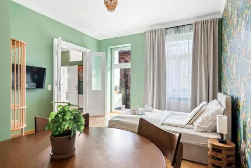Central & Modern Apartment with Balcony
