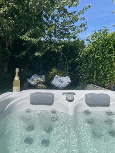 City Oase, House floor, fitness, garden, jacuzzi, close to subway U1