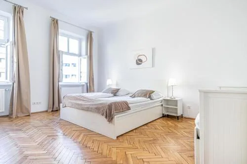 Comfortable 2 Private rooms in Shared Apt, Great Location in Vienna