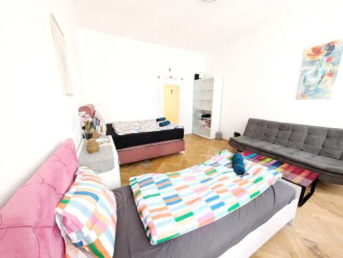 Comfortable Rooms in Wiener Stadthalle area G4