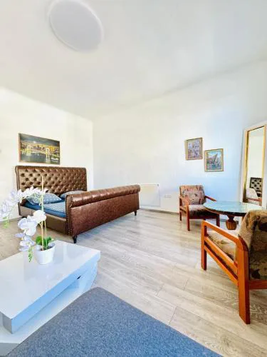 Comfortable Studio Stay Close to FAC Platz