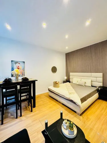 Comfy 1-Bedroom Apartment, 12 Minutes from Central Area