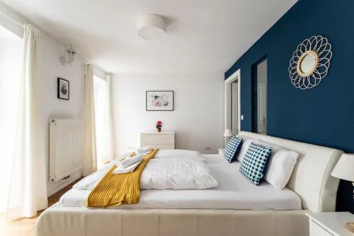 Cozy 1BR Duplex Near Center by HM