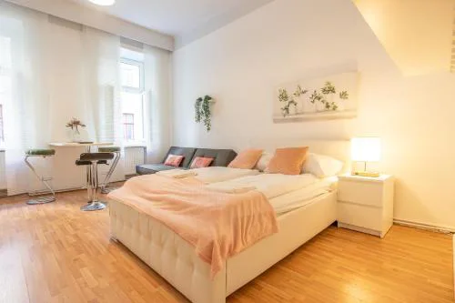 Cozy 2BR City Retreat Prime Central Location