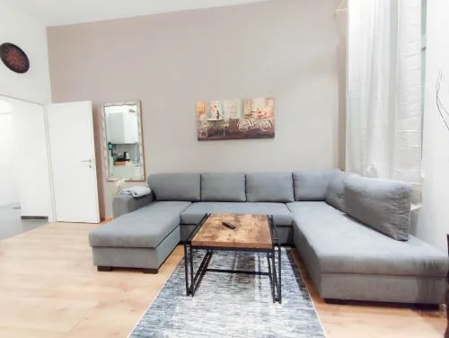 Cozy Apartments in Central Location with Free Parking