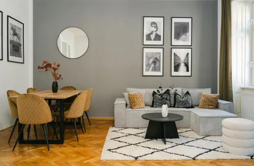 Cozy APT perfect for 4-6 TV Metro Self-Checkin