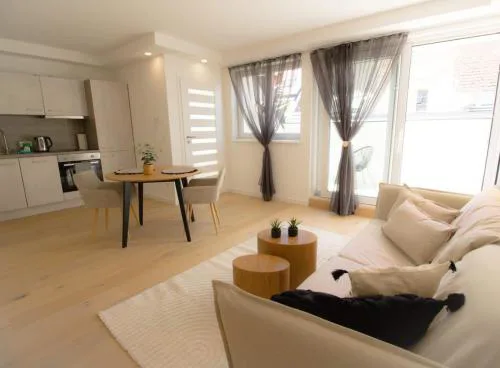 Cozy Central Apartment with Wooden Accents & Terrace l JOS16