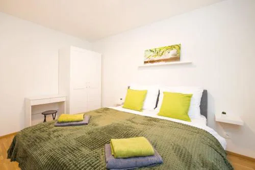 Deluxe City Apartment with balcony! Free Garage Parking included!