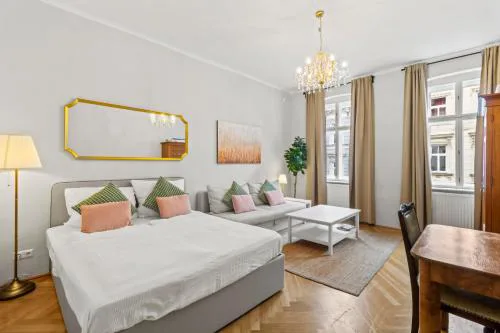 Designer Flat I 5 Minutes to Metro I Fast Wifi