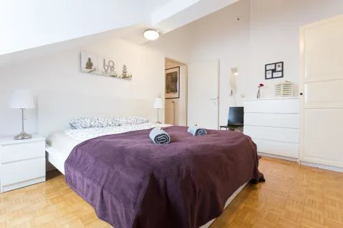 Duplex Apartment - 3 Bedrooms - Bright Living Room