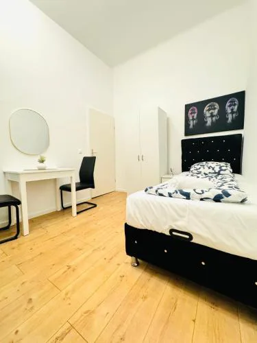 Elegant 5-Bedroom Residence Near Kaufpark Alterlaa