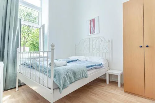 Elegant 6BR Retreat Near Danube & Garden Access