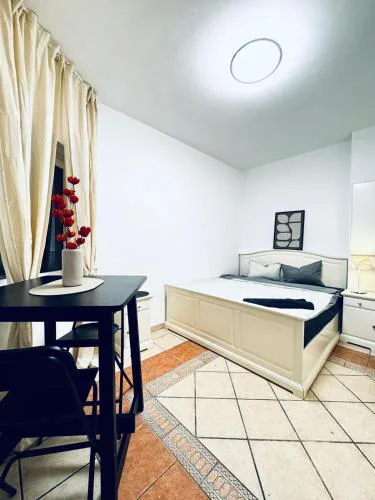 Elegant Garden Villa with Free Parking Sleeps 16