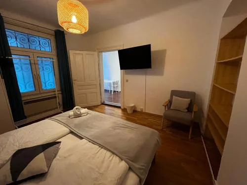 Helle DG-Wohnung in Wien I Ruhig, modern & zentral